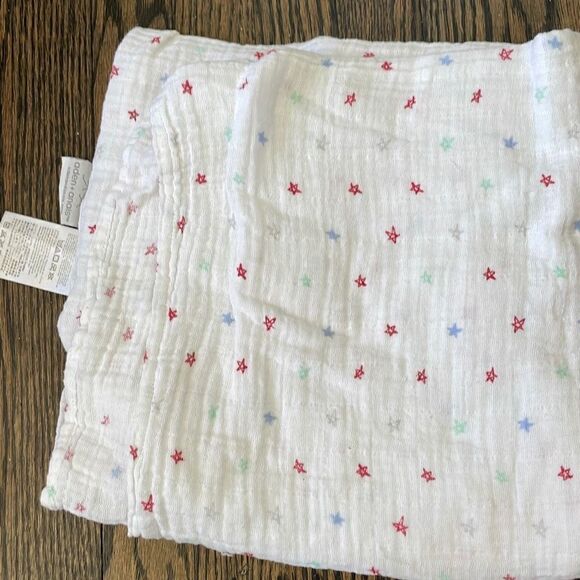 Bundle of 4 Aden + Anais! 2 Cotton Muslin Burp Cloths + 2 Cotton Muslin Swaddles - Picture 9 of 9